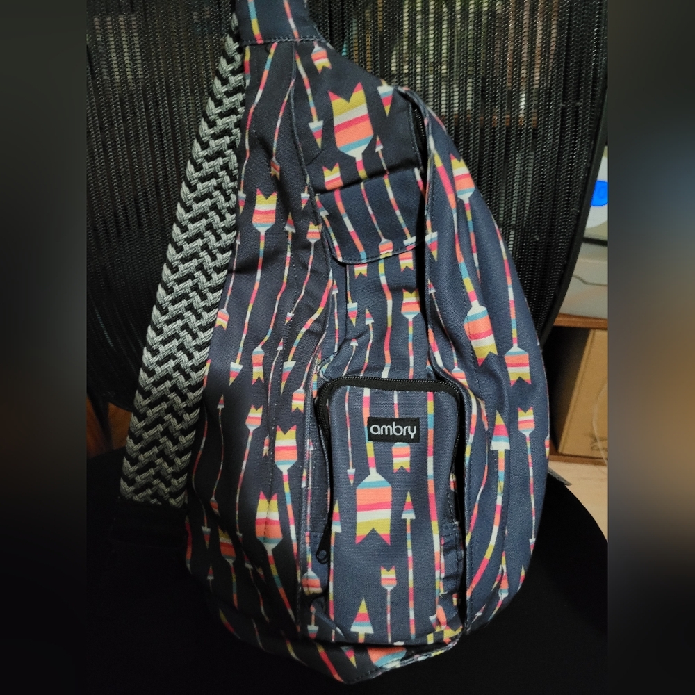 Women’s Ambry Arrow Rope Crossbody Shoulder Bag